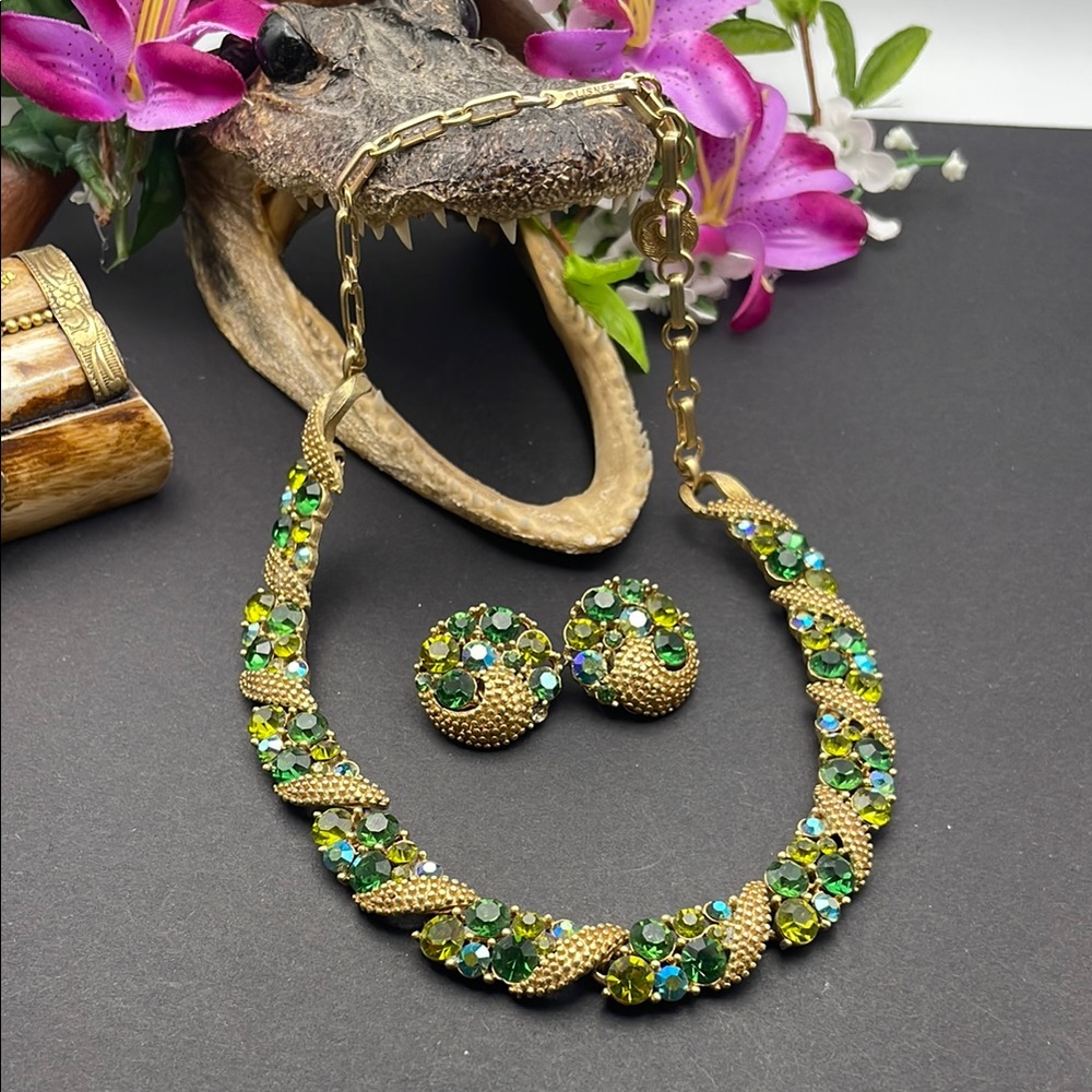 Lisner earring and necklace set vintage A29 🔥